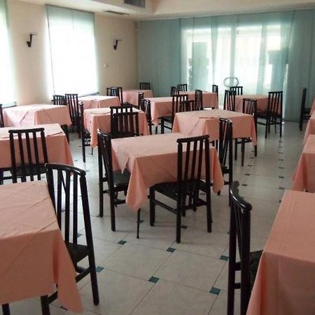 Hotel Silvia Viserbella di Rimini Екстер'єр фото