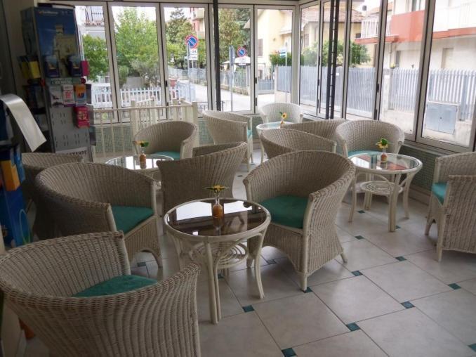 Hotel Silvia Viserbella di Rimini Екстер'єр фото