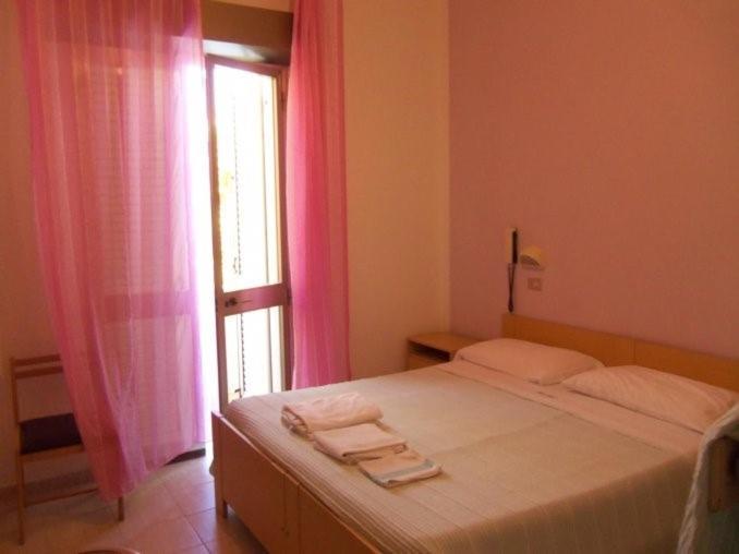 Hotel Silvia Viserbella di Rimini Екстер'єр фото