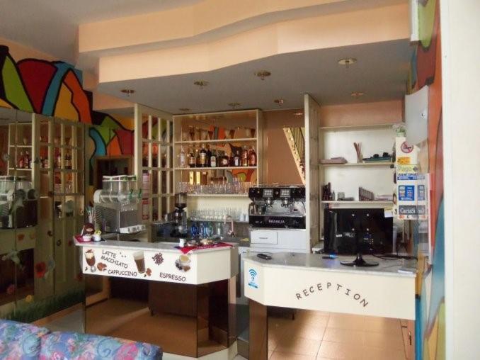 Hotel Silvia Viserbella di Rimini Екстер'єр фото